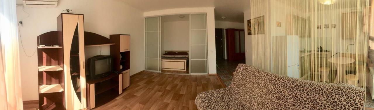 Studio Apartment In Center Poltava Eksteriør bilde